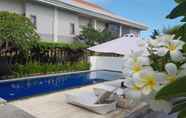 Swimming Pool 3 JM Hotel Kuta Lombok