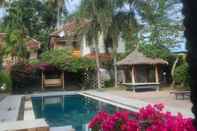 Swimming Pool Melati Resort & Hotel