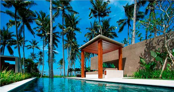 Swimming Pool Candi Beach Villa