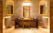 In-room Bathroom 4 Candi Beach Villa