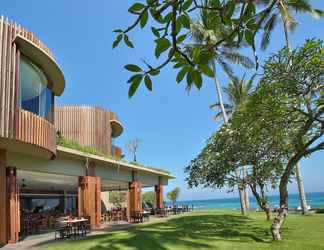 Exterior 2 Candi Beach Villa