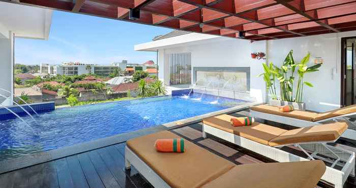 Swimming Pool HARRIS Hotel Seminyak