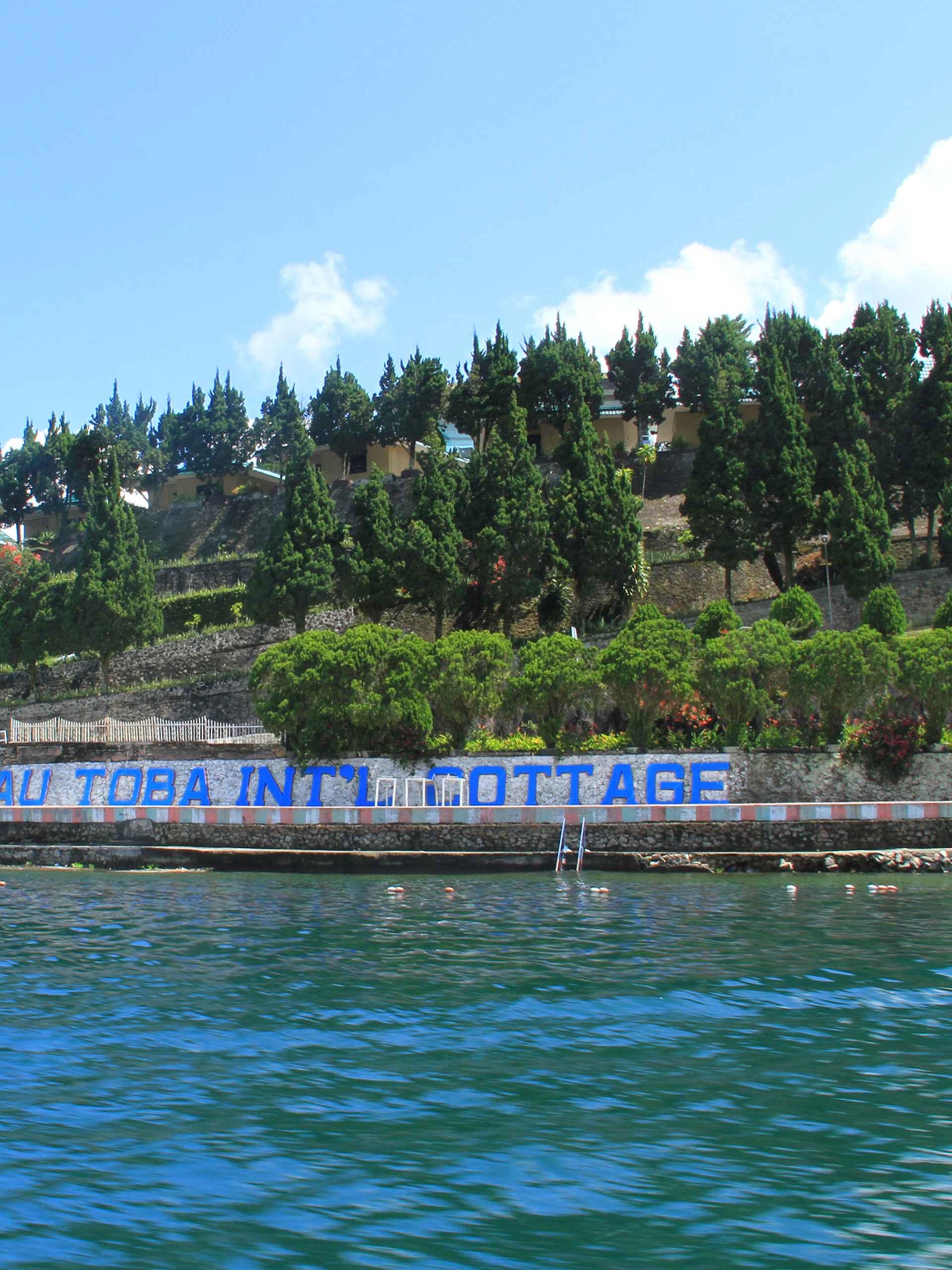 Bangunan Danau Toba International Cottage Parapat