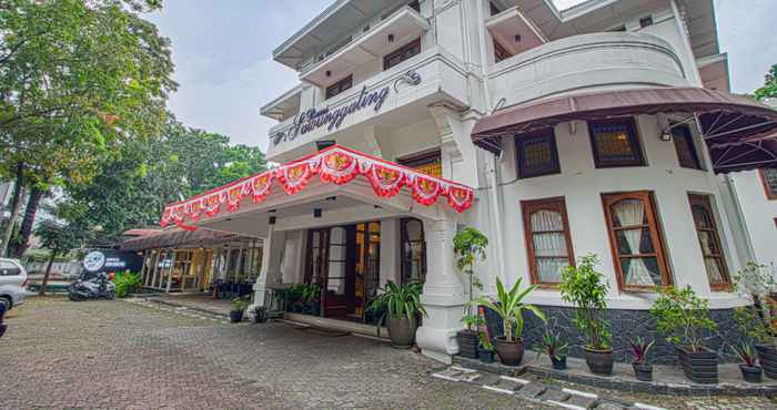 Luar Bangunan Sawunggaling Hotel 