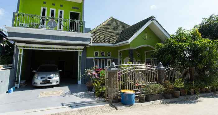 Exterior Rina Guest House Syariah