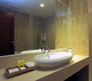 Toilet Kamar 7 Lombok Plaza Hotel & Convention