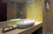 In-room Bathroom 7 Lombok Plaza Hotel & Convention