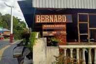 ภายนอกอาคาร Bernard's