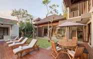 สระว่ายน้ำ 5 Akara Villas