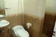 Toilet Kamar Aceh House Hotel Wahid Hasyim