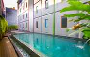 Swimming Pool 6 POP! Hotel Legian Dewi Sri