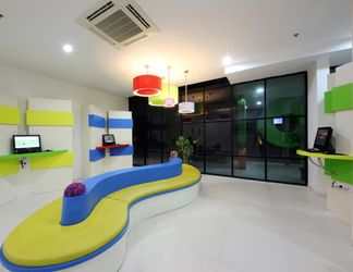 Lobi 2 POP! Hotel Airport Jakarta