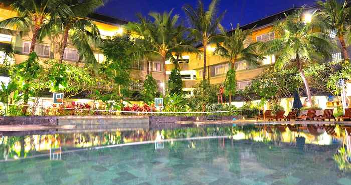 Swimming Pool HARRIS Resort Kuta Beach