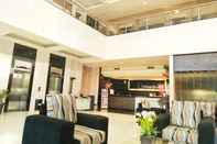 Lobby Travello Hotel Manado