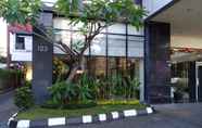 Exterior 2 Travello Hotel Manado