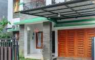 Bên ngoài 4 Homestay Jogja dekat Ambarukmo by Simply Homy