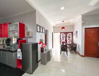 Sảnh chờ 2 Homestay Jogja dekat Ambarukmo by Simply Homy