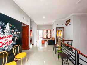 Lobby 4 Homestay Jogja dekat Ambarukmo by Simply Homy