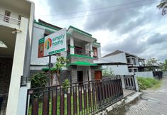 Bên ngoài 6 Homestay Jogja dekat Ambarukmo by Simply Homy