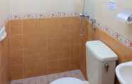 In-room Bathroom 6 Homestay Jogja dekat Taman Pelangi by Simply Homy