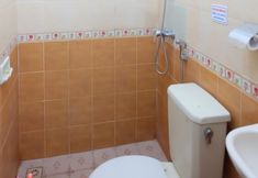 In-room Bathroom 6 Homestay Jogja dekat Taman Pelangi by Simply Homy