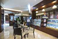 Bar, Cafe and Lounge CLARO Makassar