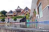 Swimming Pool KHAS Parapat Hotel