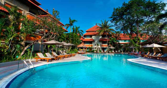 Swimming Pool White Rose Kuta Resort, Villas & Spa