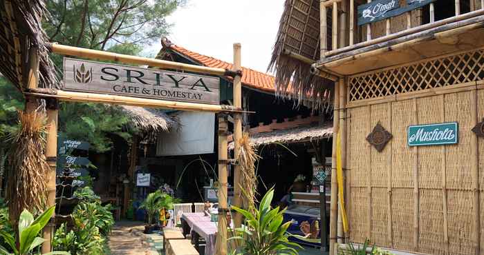 Bên ngoài Sriya Cafe & Homestay