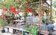 Bên ngoài 4 Sriya Cafe & Homestay