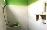 In-room Bathroom 7 Sriya Cafe & Homestay