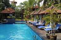 สระว่ายน้ำ Dewa Bharata Bungalow Ubud