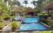 สระว่ายน้ำ 2 Dewa Bharata Bungalow Ubud