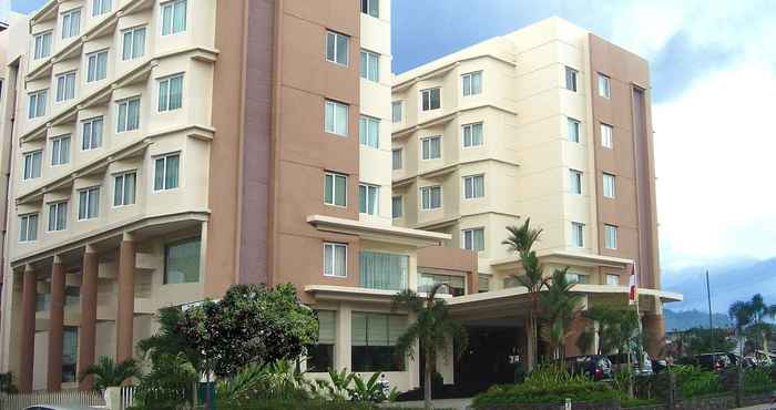 Bên ngoài Manado Quality Hotel