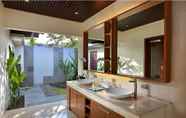 In-room Bathroom 6 Kunti Villas