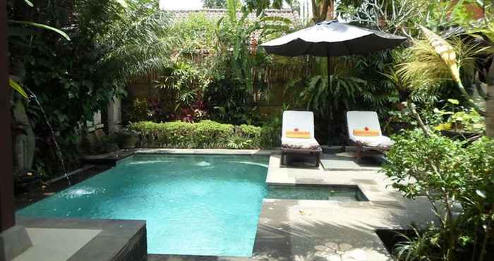 Kolam Renang Lily Lane Villas