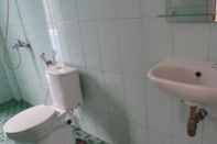 Toilet Kamar Win's Hotel 