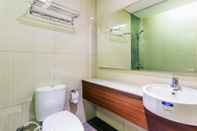 Toilet Kamar Lotus Art & Garden Hotel