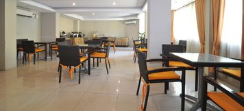 Restaurant 3 RedDoorz Plus @ Singosari Raya
