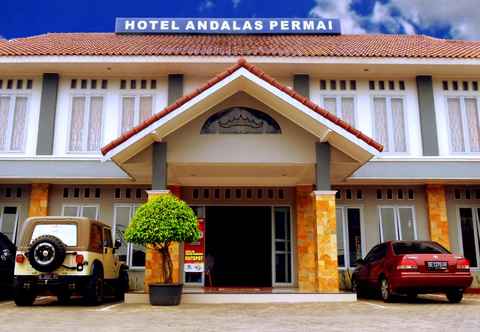 Bên ngoài Hotel Andalas Permai