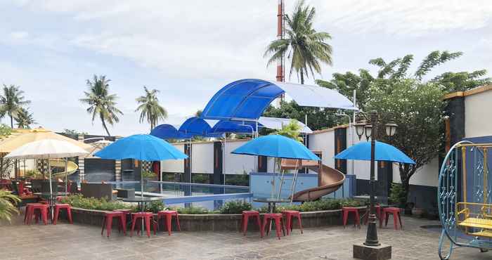 Swimming Pool Grand Sari Hotel 