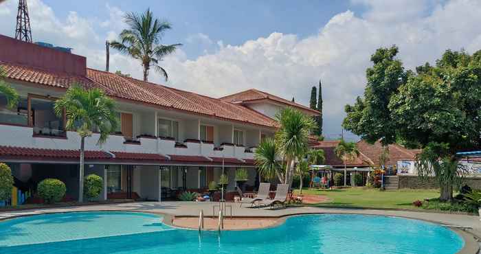 Swimming Pool Metropole Hotel Batu