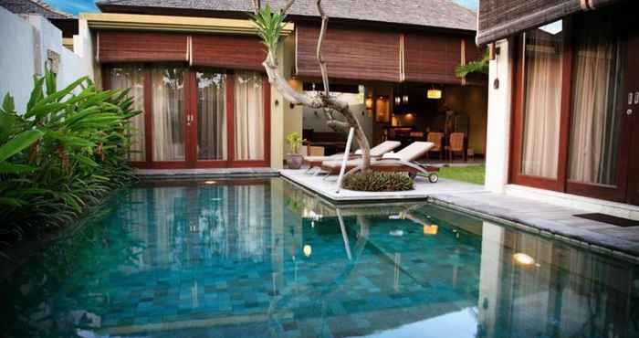 Kolam Renang Pradha Villas