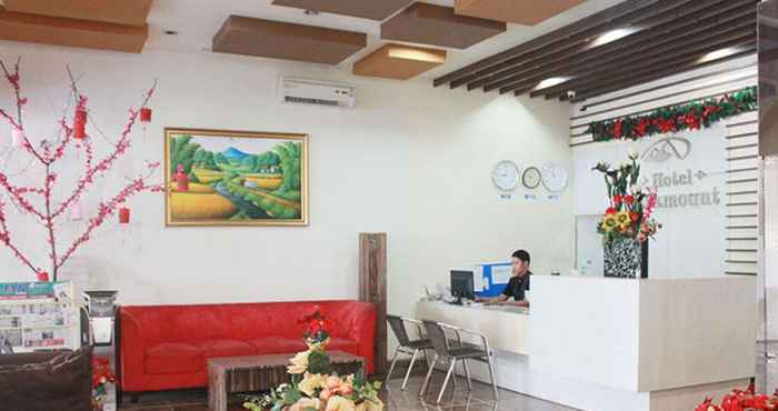 Lobi Hotel Paramount Makassar