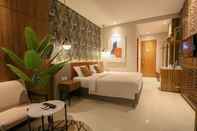 Bedroom Pohon Inn Hotel