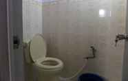 Toilet Kamar 7 Yog Homestay