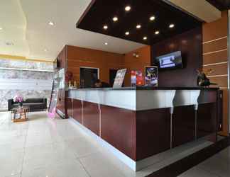 Lobi 2 IDEA's Hotel Jalan Ibrahim Adjie