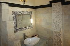 客房内浴室 Joglo On The Beach