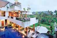 Swimming Pool Puri Padma Hotel