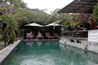 Swimming Pool Kesumasari Beach Hotel
